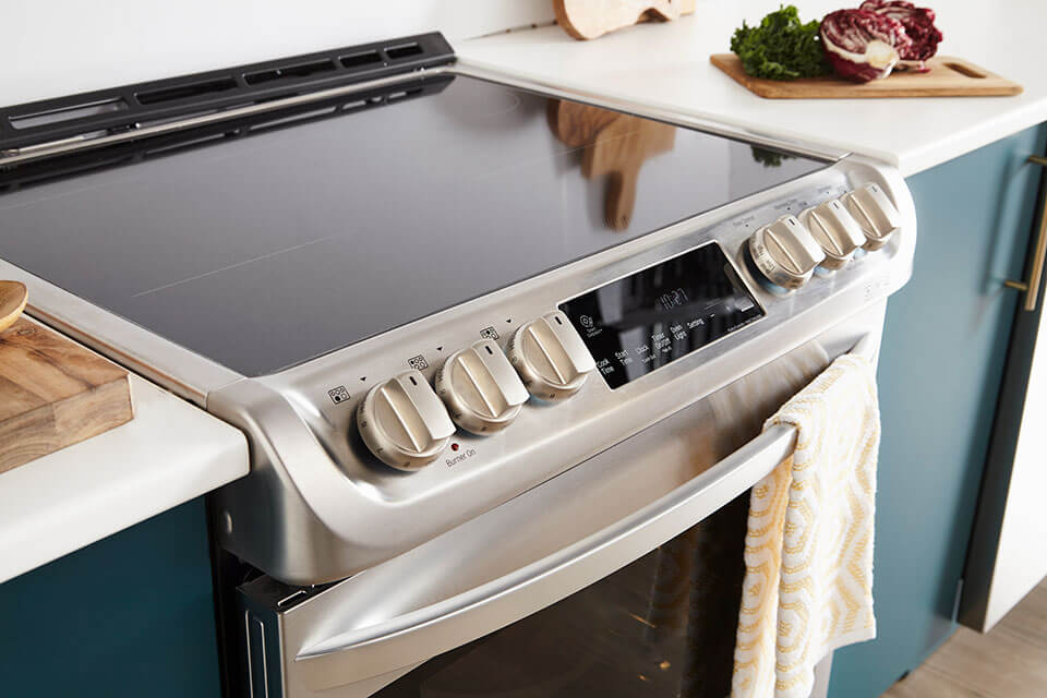 Cuisinière électrique encastrée LG de 6,3 pi3 avec avec système ProBake ConvectionMC