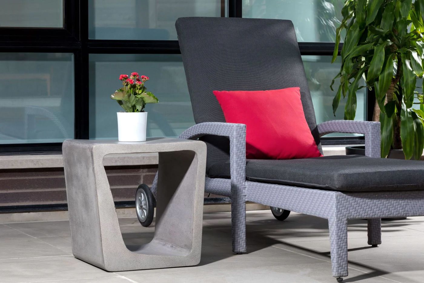 Boajibu Concrete Indoor / Outdoor Accent Table