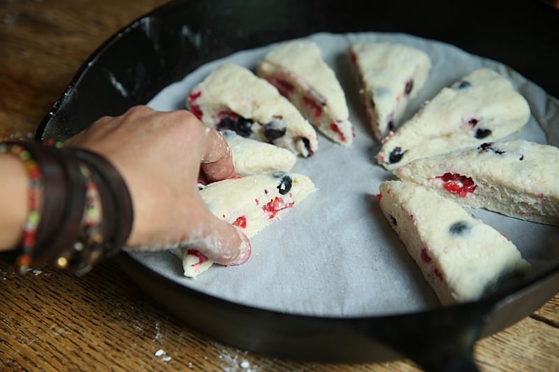 Cover the surface of the skillet with parchment paper and evenly place each triangle in the pan.