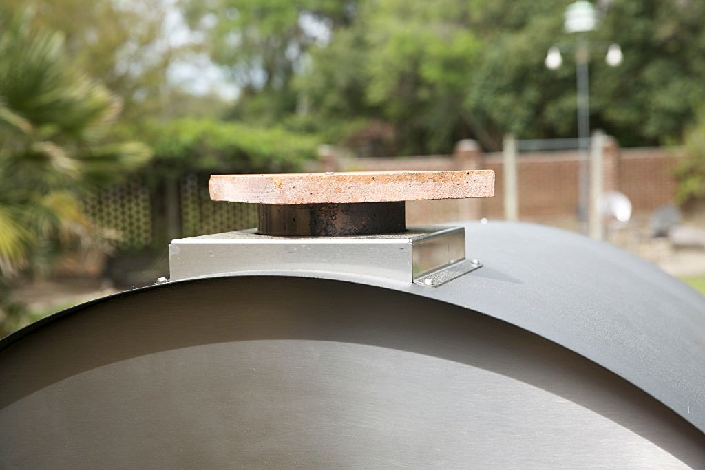 Cover chimney of the Fontana wood-burning oven