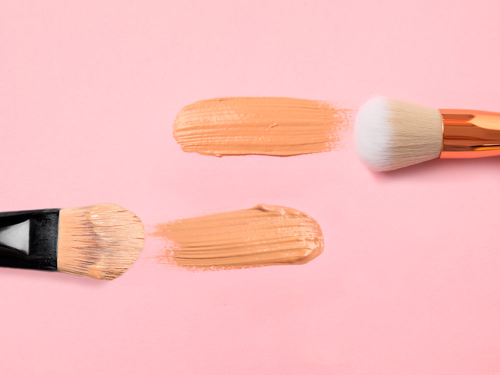 Brocha o esponja para aplicar la base de maquillaje, ¿cuál escoger?