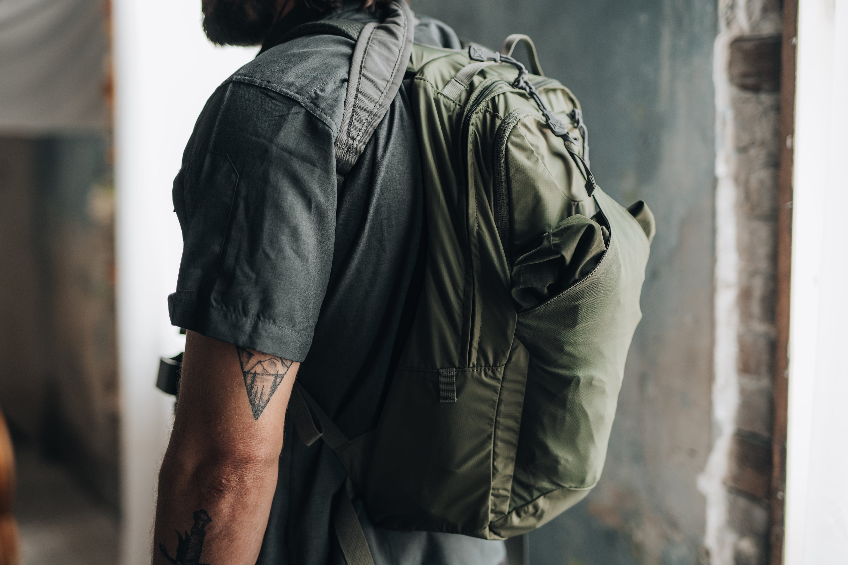 vertx long walk 15l green backpack