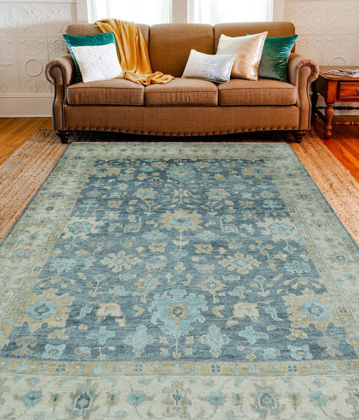 Layered rugs in living room : how to make the right choices