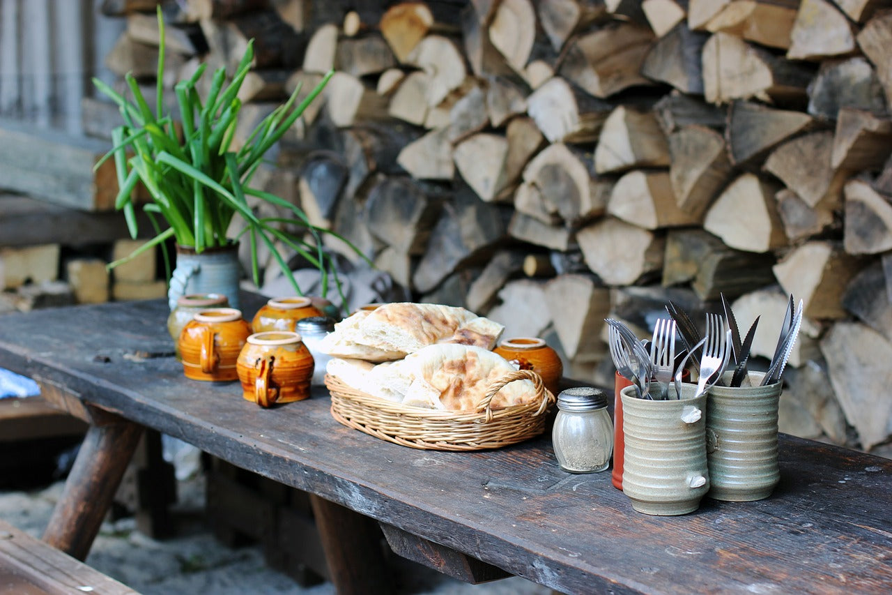 Rustic table-Rustic Farmhouse Decors