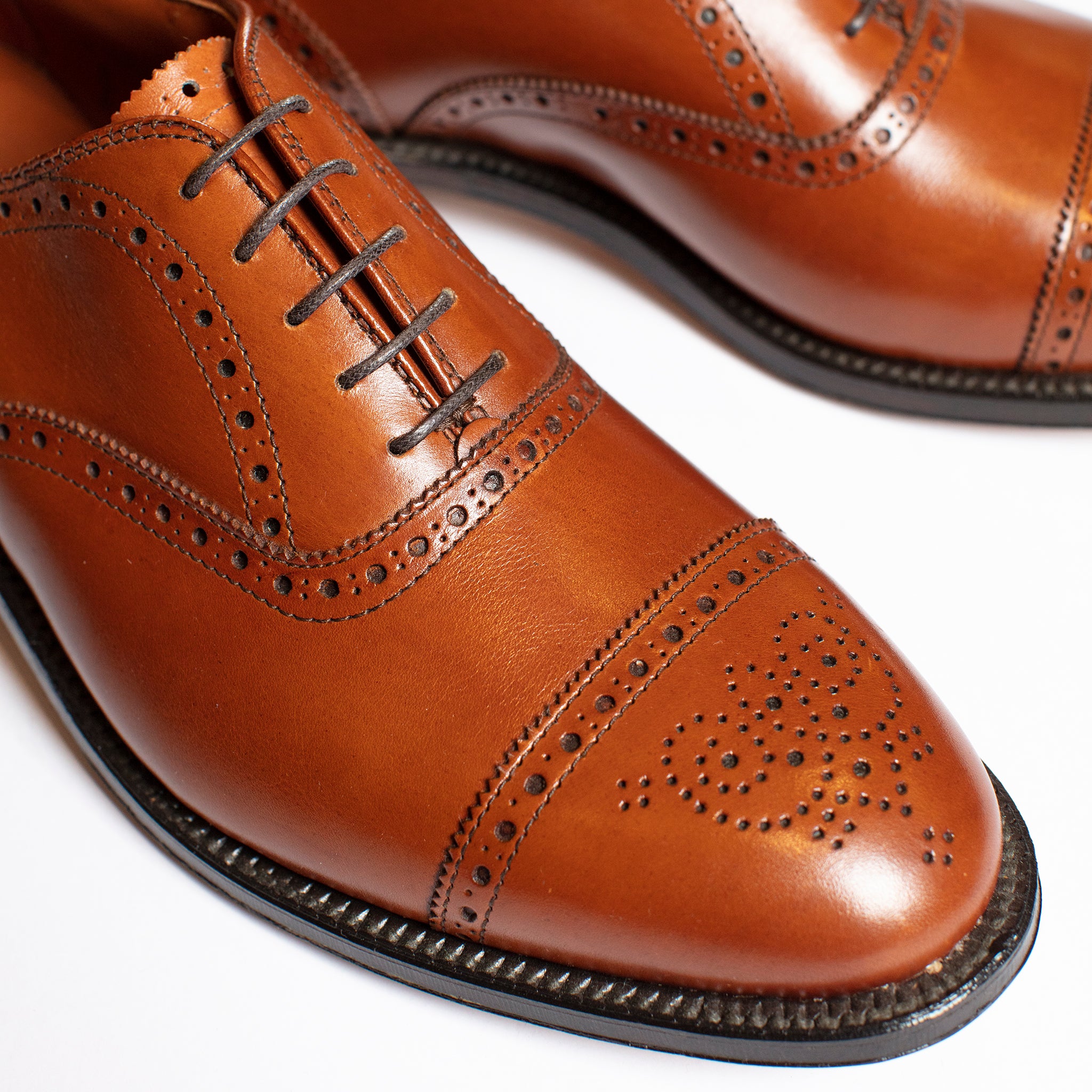 Alden Burnished Tan Cap Toe with Medallion – Oxford and Derby