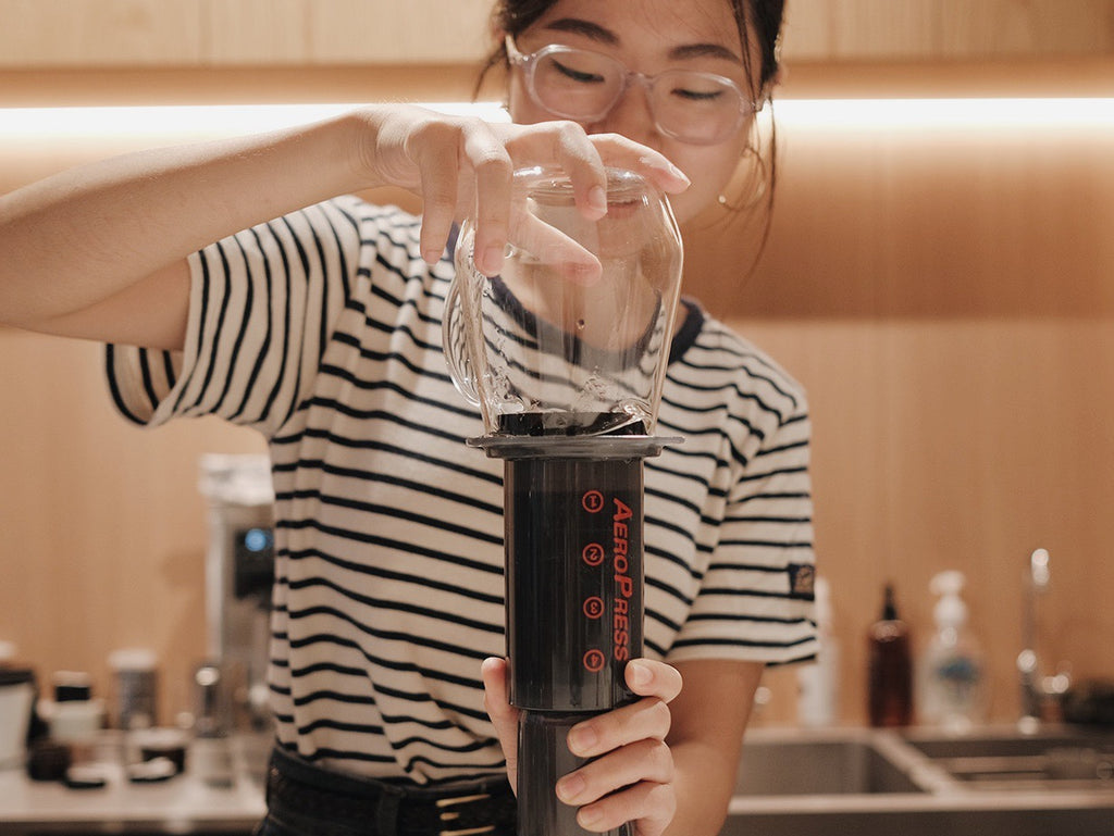 https://cdn.shopify.com/s/files/1/2666/7672/files/Aeropress_08_1024x1024.jpg?v=1599814813