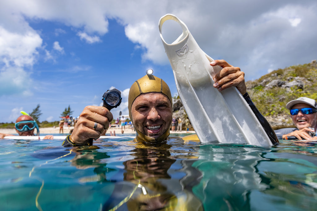 Alexey Molchanov Uses White Molchanovs Silicone Bifins World Record Vertical Blue