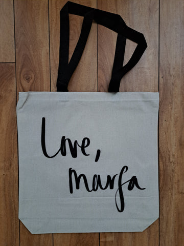 A good quality tote bag Is what you need to showcase what you do and to put a smile on your customer’s face. Who rejects a gift of a nice tote bag? You guessed right.