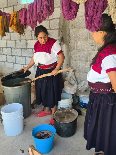 Haftowana bluzka hafty haftowanie ręczne haftowanie ręczny haft moda góralska tkana bluzka krosno sztuka krosna san andres chiapas meksyk podróż do meksyk czy w chiapas jest bezpiecznie torebki skórzane tradycja majowie gdzie mieszkają majowie