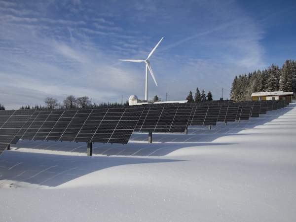Bifacial solar panels can work efficiently on snowy days