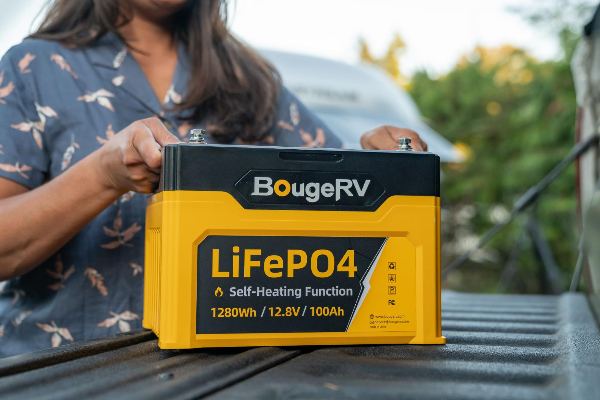 BougeRV’s 100Ah self-heating LiFePO4 battery