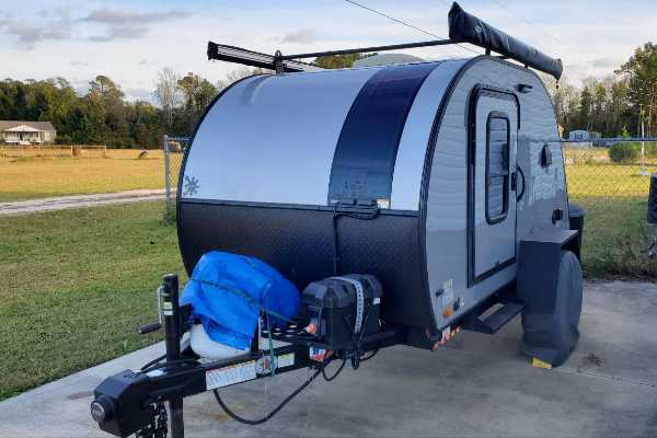 BougeRV’s flexible thin-film solar panel installed on the trailer