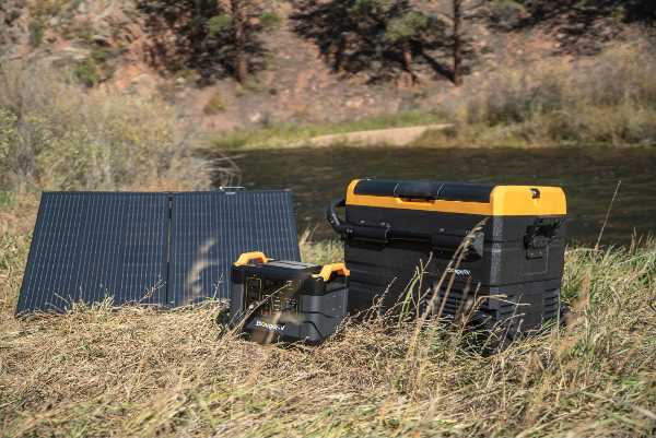 BougeRV’s solar generator and portable power station on the grass