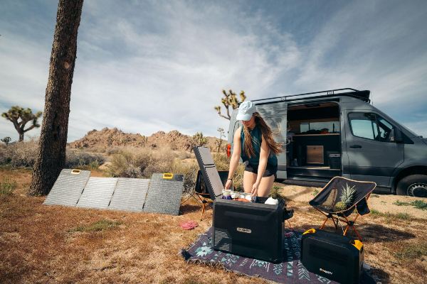 Running BougeRV’s 12V fridge with BougeRV’s solar panels and portable power station while camping