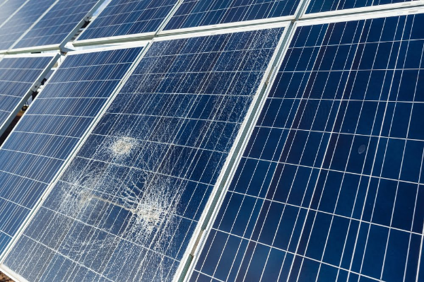 Solar panels with cracks