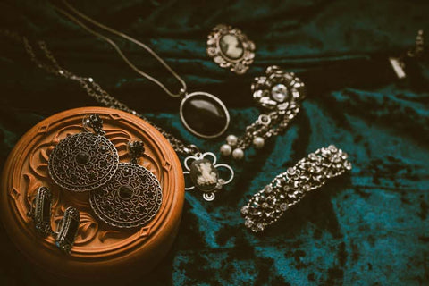 Buying and Collecting Antique Jewelry