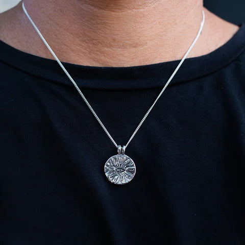 Why don't more necklaces have the pendant fixed into the chain