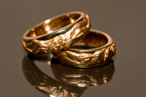 How did wedding rings evolve?