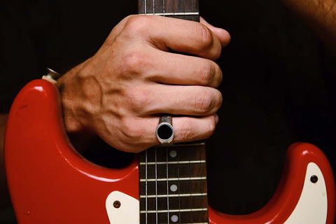 Single-stone pinky rings