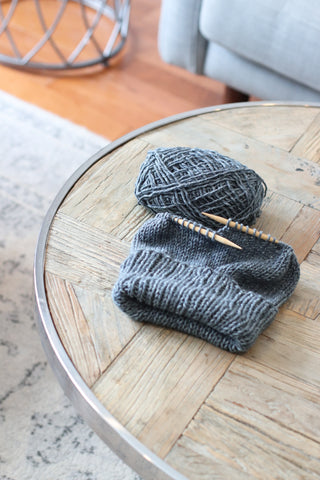 Lion Brand Jeans yarn easy knitting pattern with ribbing ribbed beanie double brim