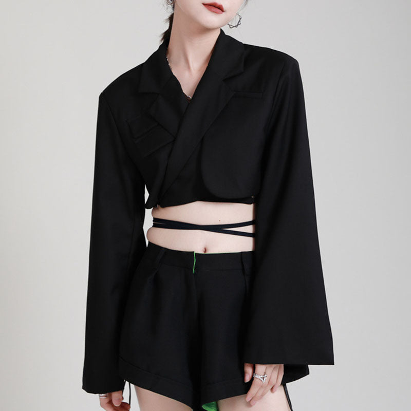 Black lapel long sleeve cropped blazers