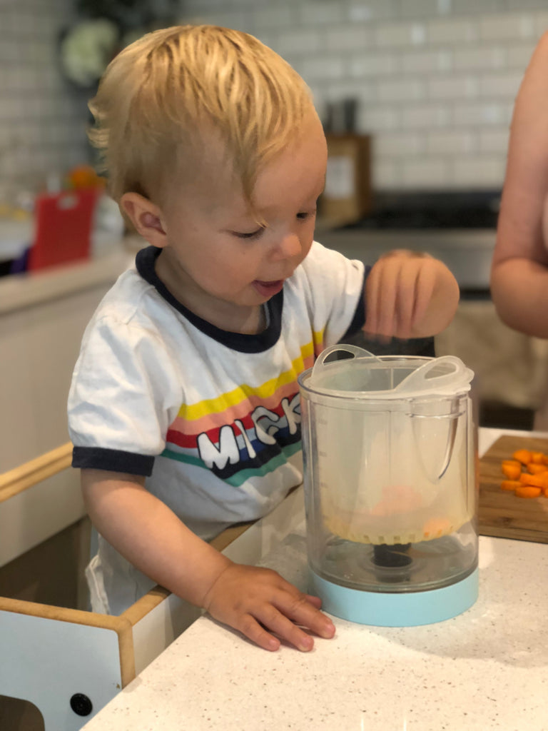 A little helper with the Babycook