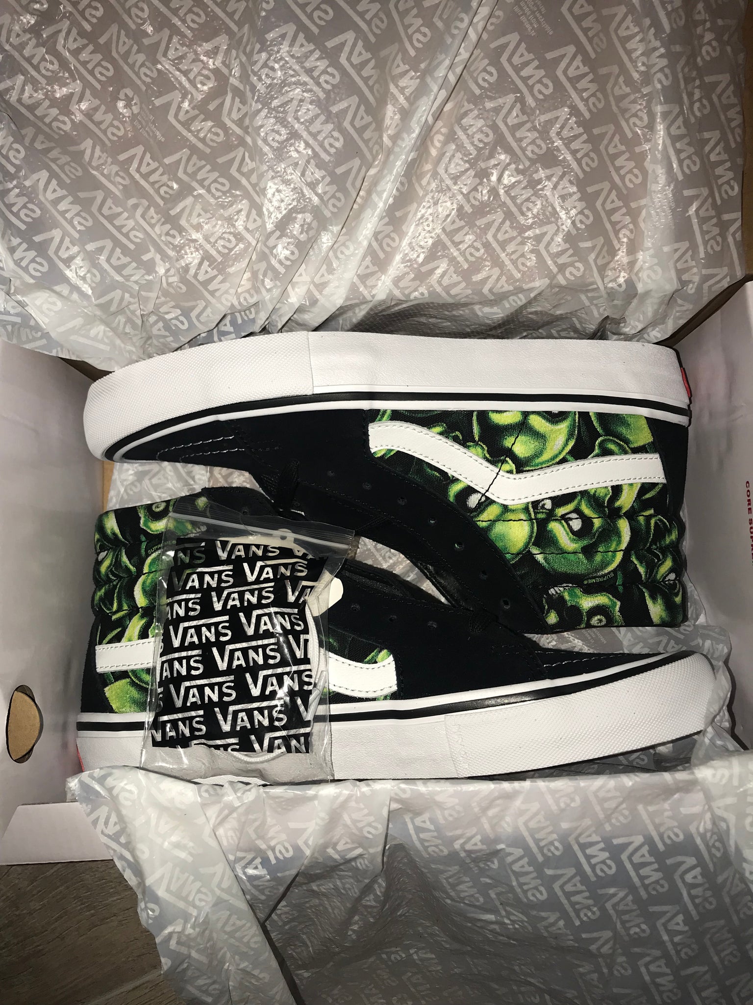 vans supreme skull