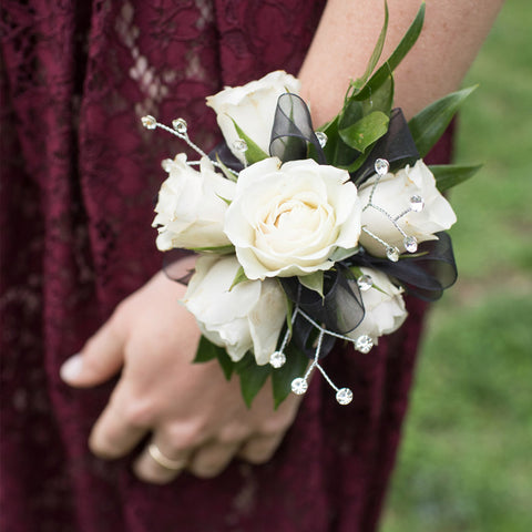 prom flowers: prom corsage