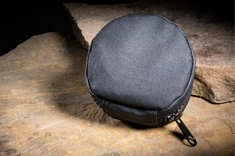 travel pouch round black with zipper