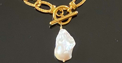 Chunky chain gold vermeil chain necklace with a big baroque pearl pendant