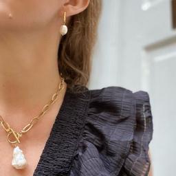 The RAW Sisterhood necklace, stunning chunky chain necklace with a big freshwater baroque pearl pendant