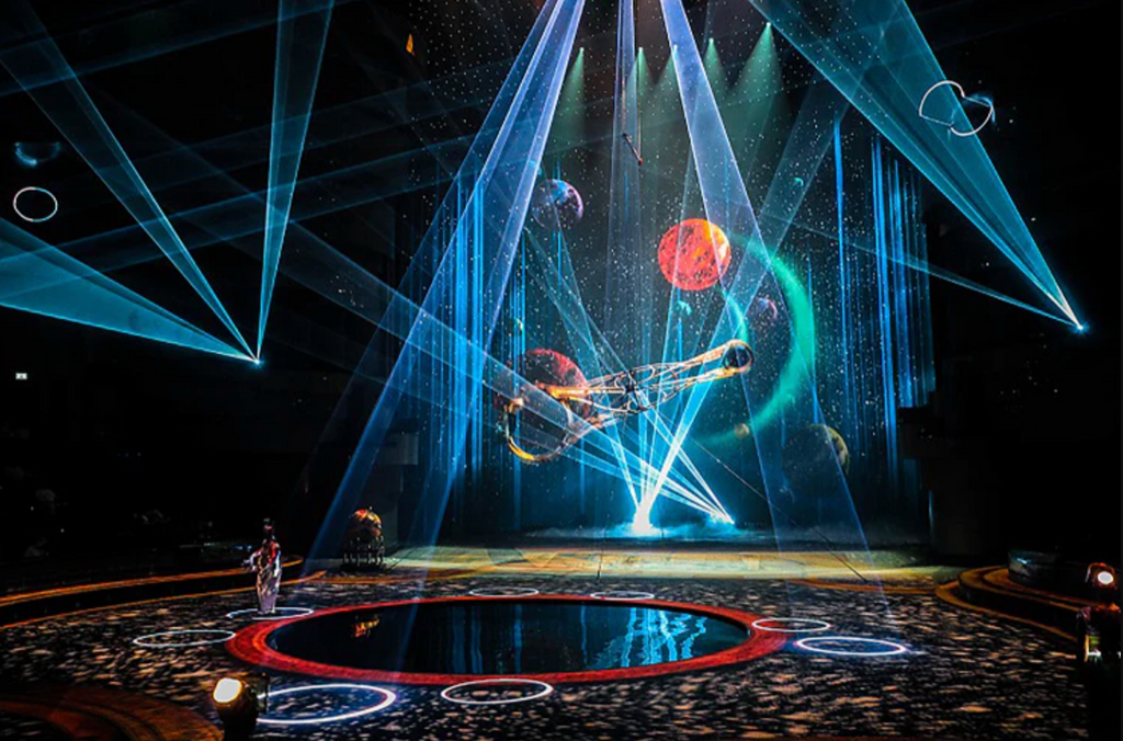 Lasers highlight performer on stage of Le Perle