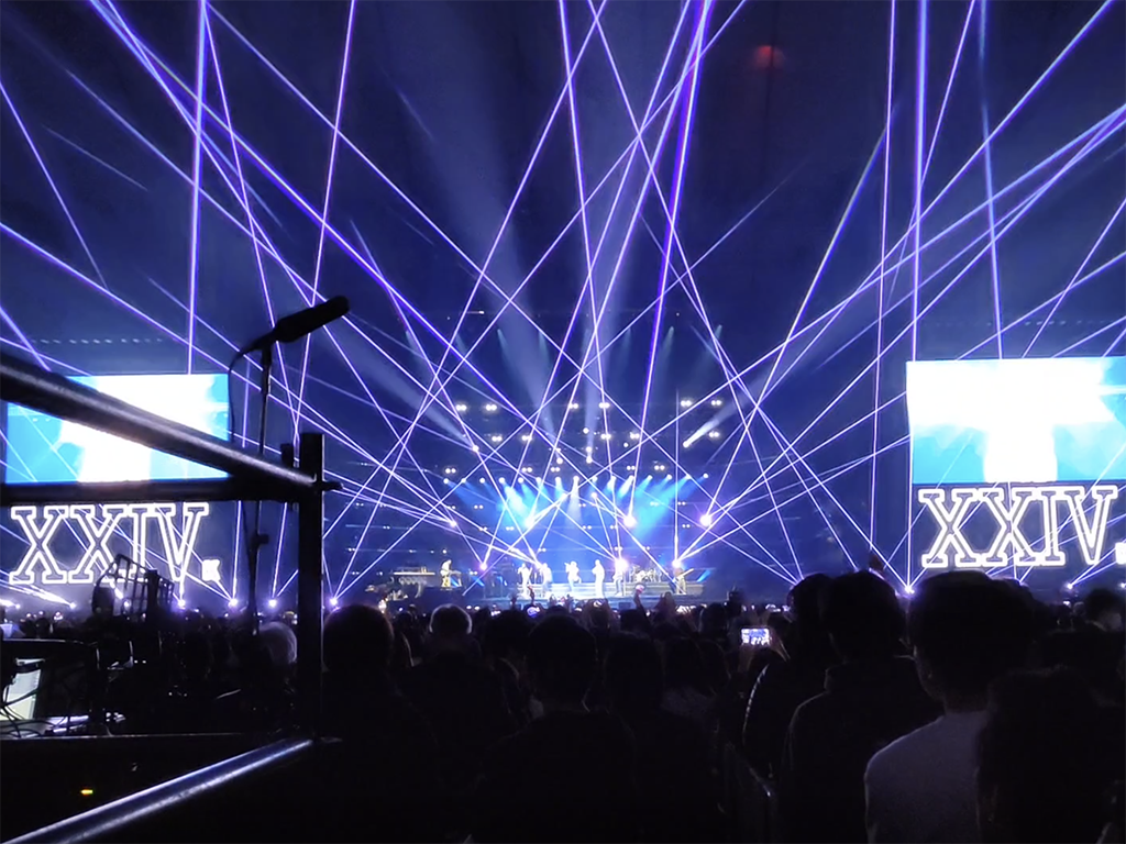 Bruno mars performs live with lasers
