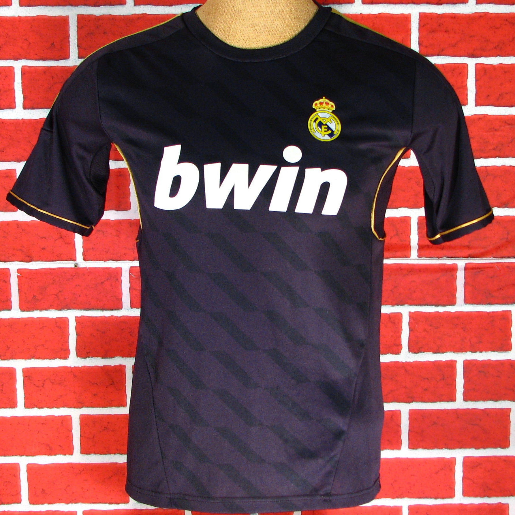 bwin KAKA # 8 soccer jersey – Vintage T 