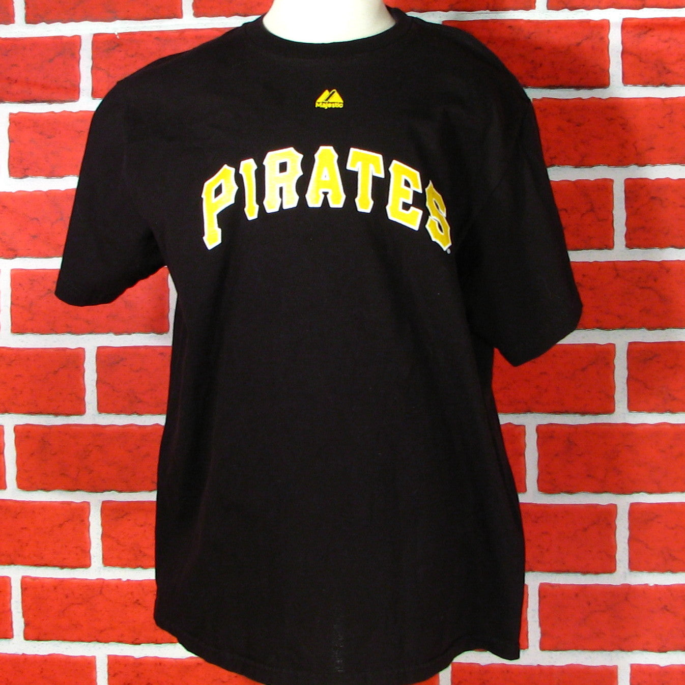 red pittsburgh pirates shirt