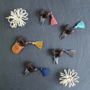 Black enamelled sewing pins