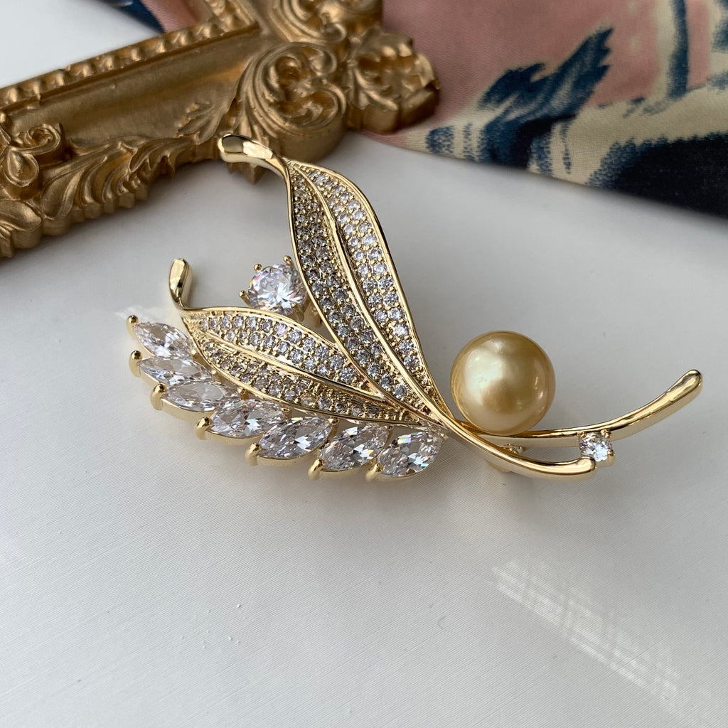 Sisslia Pearl Brooch Pins for Women Gold Brooches &Pins for Women