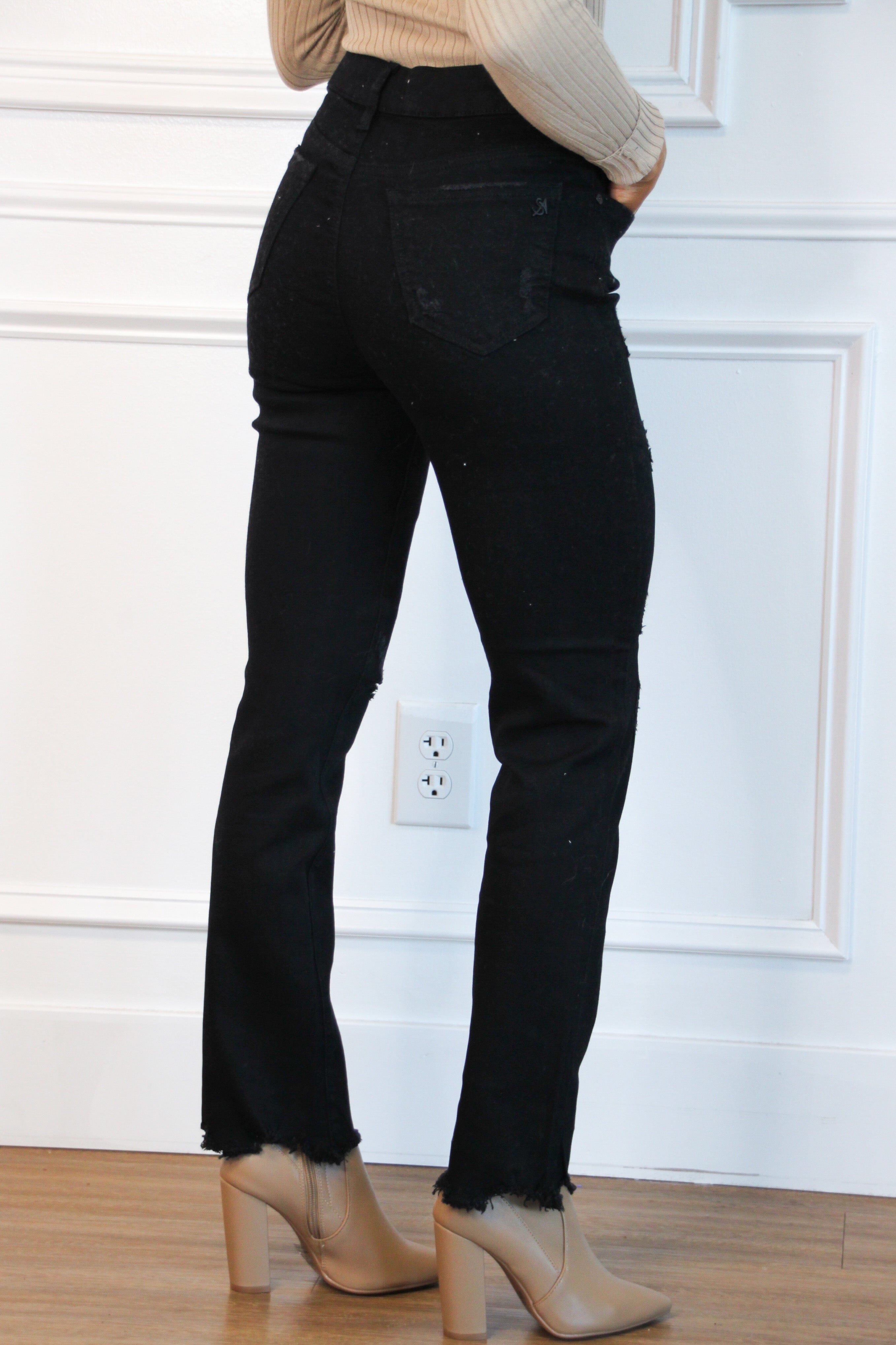 Dakota Distressed Denim: Black