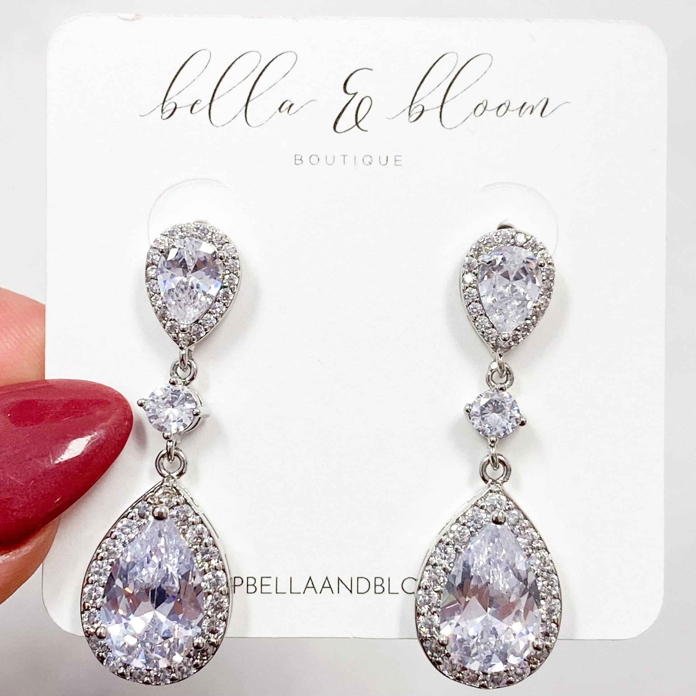 Sparkle in the Night Earrings: Silver