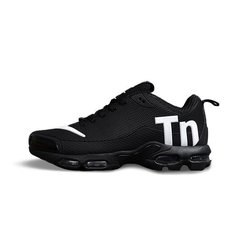 non slip black nike shoes