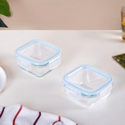 Airtight glass container for storing baking supplies