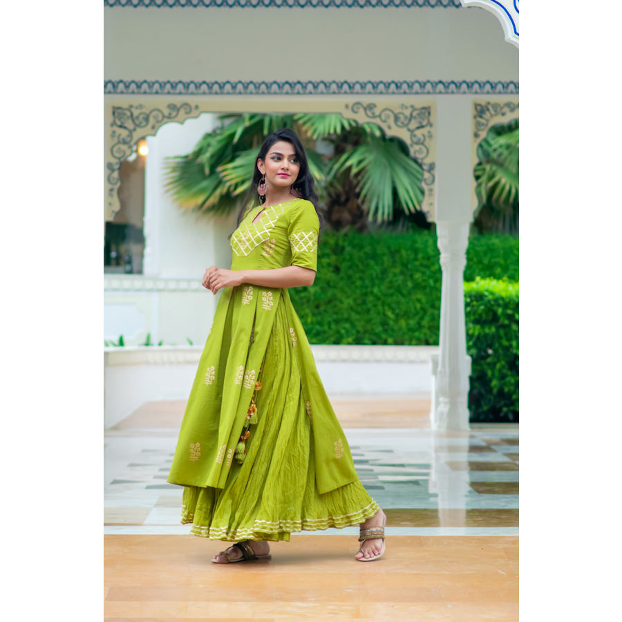Buy White Main Material: Raw Silk Scoop Embellished Kurta Lehenga Set For  Women by Astha Narang O… | Party wear indian dresses, Kurta lehenga, Indian  bridal outfits