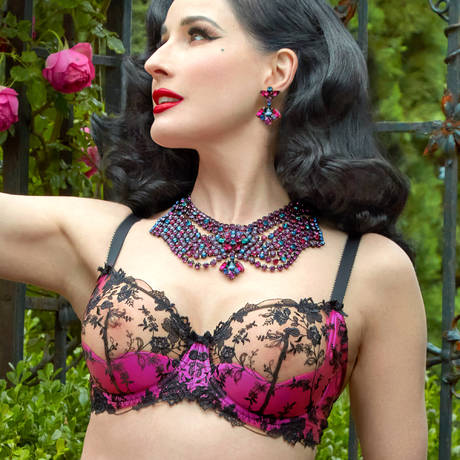 NEW DITA VON TEESE PARAMOUNT BLACK PLUNGE UNDERWIRE BRA SIZE 16B