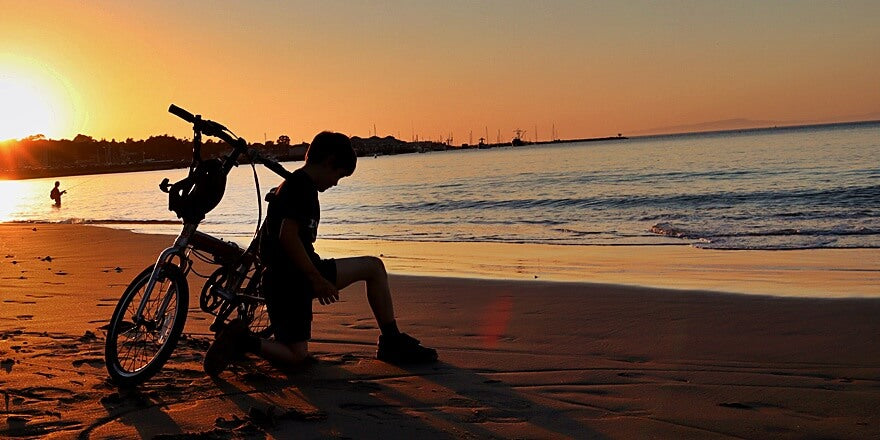 ZiZZO folding bike with sunset