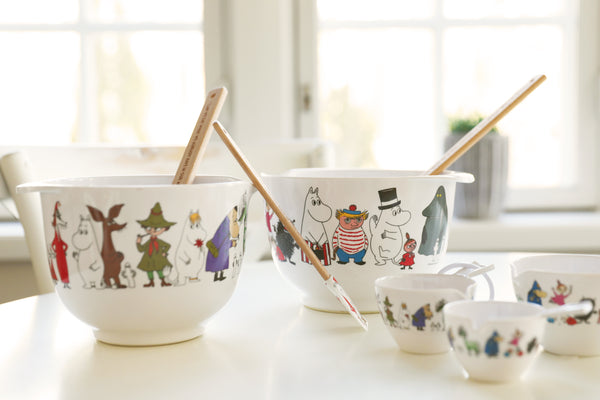 Moomin mixing bowls, measuring cups and spatulas