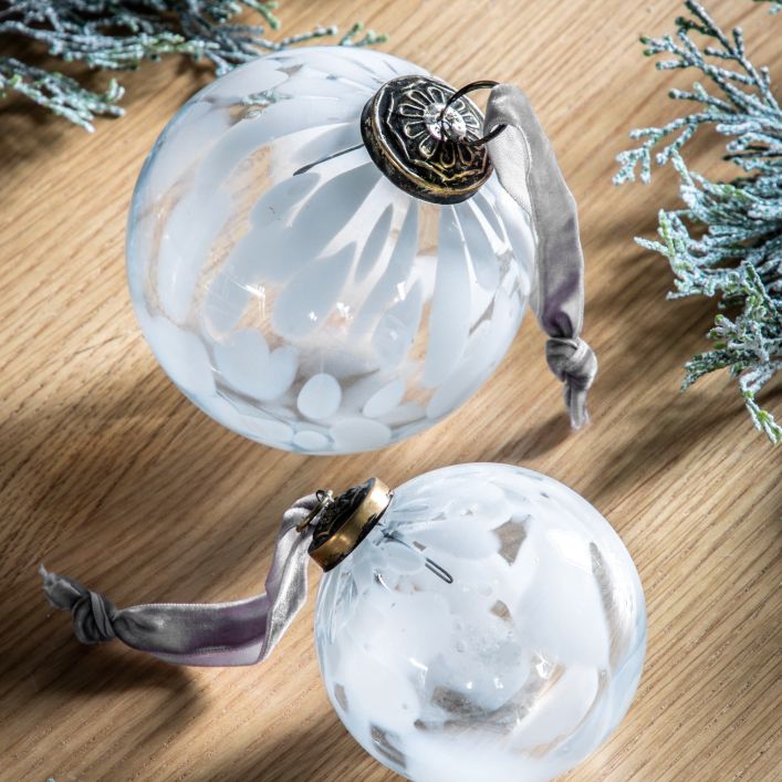 Product photograph of Gallery Interiors Set Of 4 Lola Baubles In White Large from Olivia's.