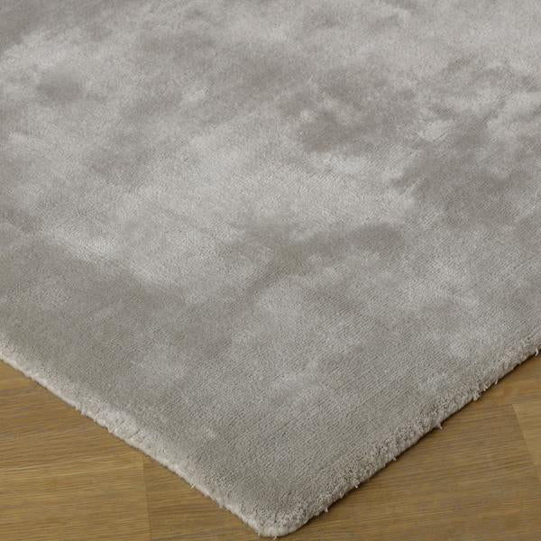 Product photograph of Andrew Martin Aurum Rug Silver from Olivia's.