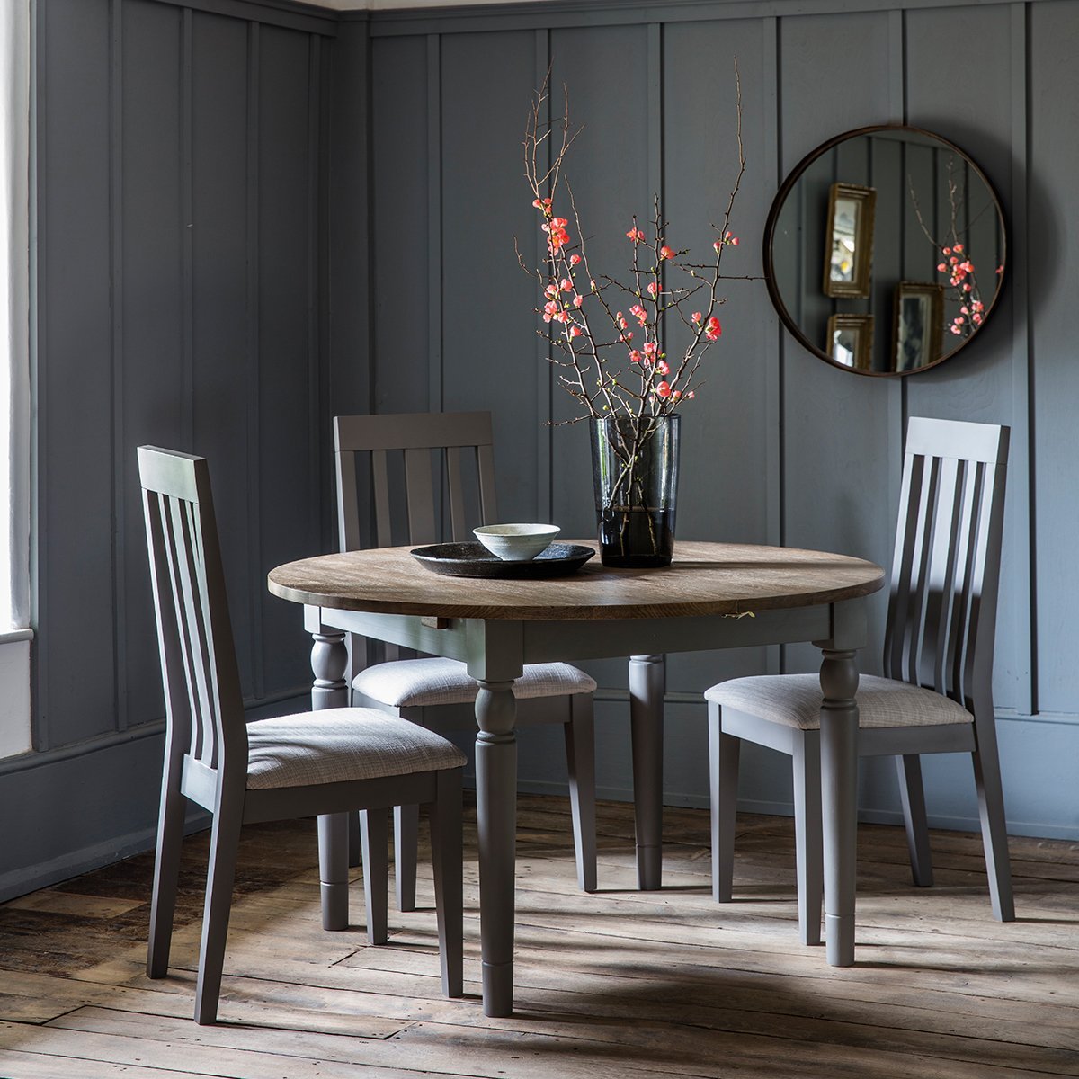 Gallery Interiors Cookham 4 6 Seater Round Extendable Dining Table