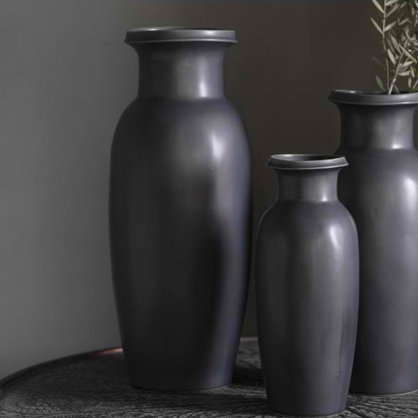 Gallery Interiors Sakida Vase Black Medium