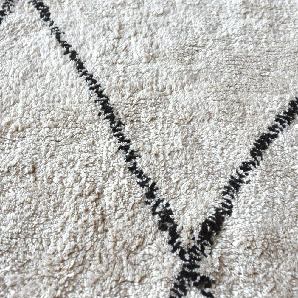 Product photograph of Libra Luxurious Glamour Collection - Ahun Table Tufted Ivory Charcoal Pattern Cotton Rug from Olivia's.